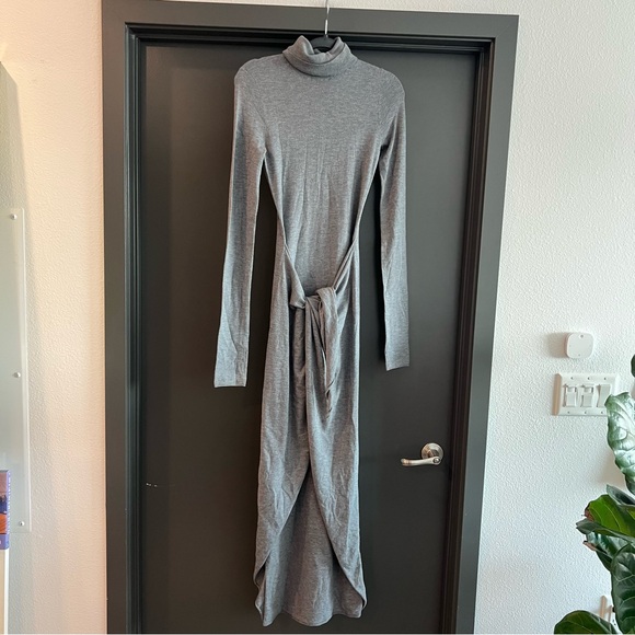 Helsa Oakleigh Maxi Knit Dress in Light Grey Size Small - Picture 3 of 9